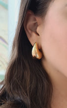 Cargar imagen en el visor de la galería, Aretes Iconic Drop Gold
