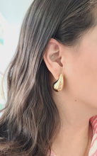 Cargar imagen en el visor de la galería, Aretes Iconic Drop Gold
