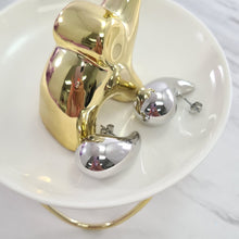 Cargar imagen en el visor de la galería, Aretes Iconic Drop Silver
