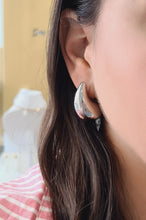 Cargar imagen en el visor de la galería, Aretes Iconic Drop Silver
