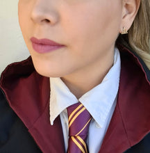 Cargar imagen en el visor de la galería, Aretes Reliquias de la muerte - Harry Potter
