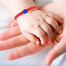 Cargar imagen en el visor de la galería, Pulsera Para Bebe Roja con Ojo Turco Azul
