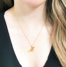 Cargar imagen en el visor de la galería, Collar Inicial Cursiva
