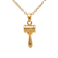 Cargar imagen en el visor de la galería, Collar Abogada Mazo de la Justicia
