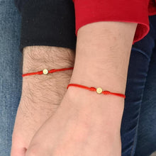 Cargar imagen en el visor de la galería, Set de 2 Pulseras Hilo Rojo con Iniciales
