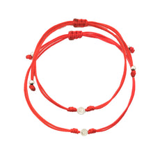 Cargar imagen en el visor de la galería, Set de 2 Pulseras Hilo Rojo con Iniciales
