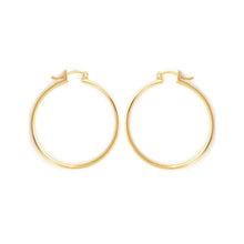 Cargar imagen en el visor de la galería, Arracadas Lisa de 30mm de Chapa de oro Premium
